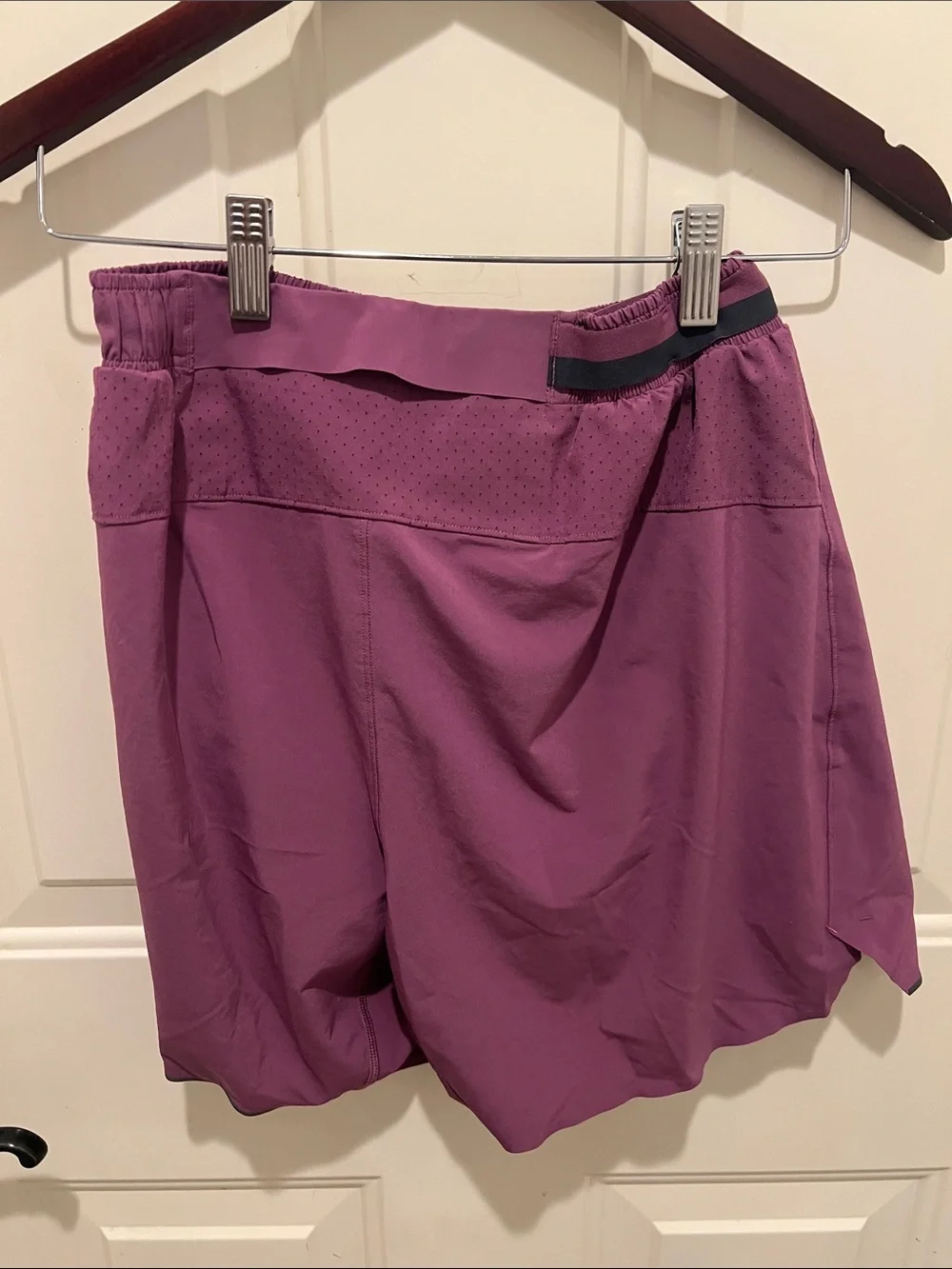 Lululemon men’s athletic shorts purple size small 6” inch inseam- lined